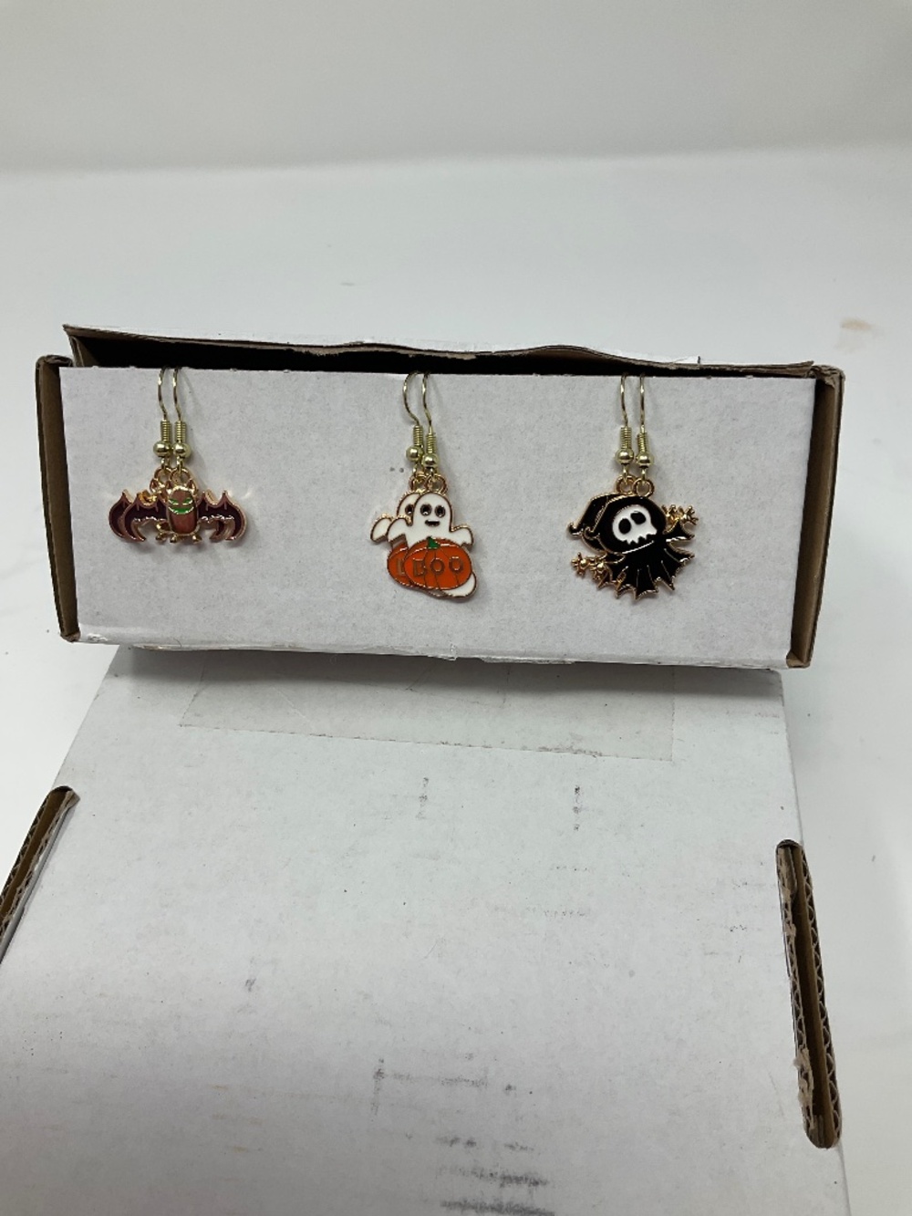 Halloween earrings 3 pairs. J04